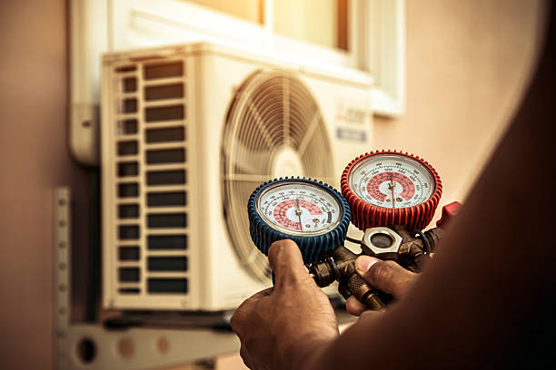 Professional Ac Installation technician working in Marina del Rey, CA